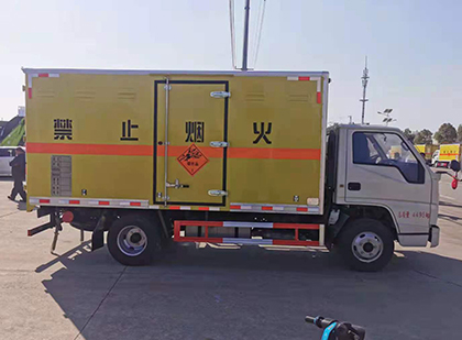 延边朝鲜族爆破器材运输车工人安全操作规范与智能技术保障